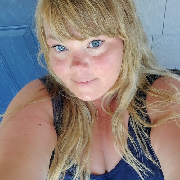 Meet your Posher, Amanda - Picture 1 of 1